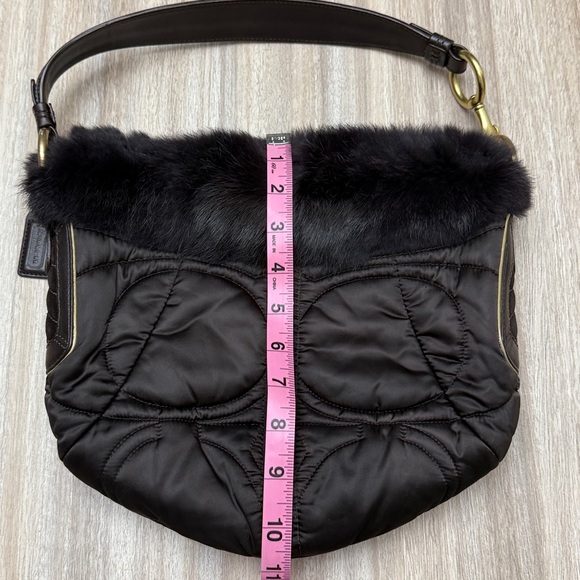 Y2K vintage Coach Ski Quilted Shoulder Bag with Fur Trim - Picture 11 of 13